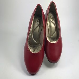 Women Hush Puppies Soft Style H79653 Red Pumps